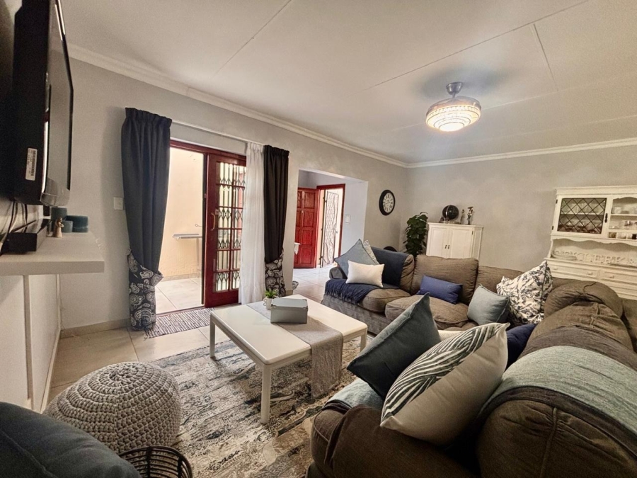 To Let 3 Bedroom Property for Rent in Flamwood North West